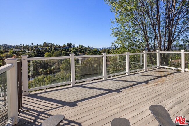 Building Photo - 17108 Oak View Dr