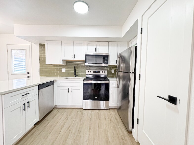 Building Photo - 1637 N 51st St