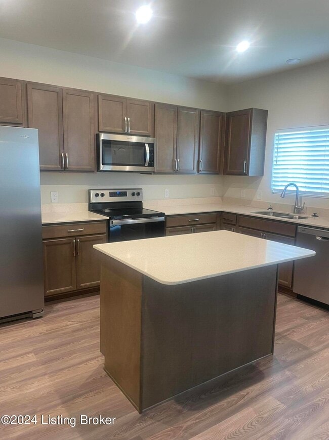 Building Photo - 804 Harland Ct