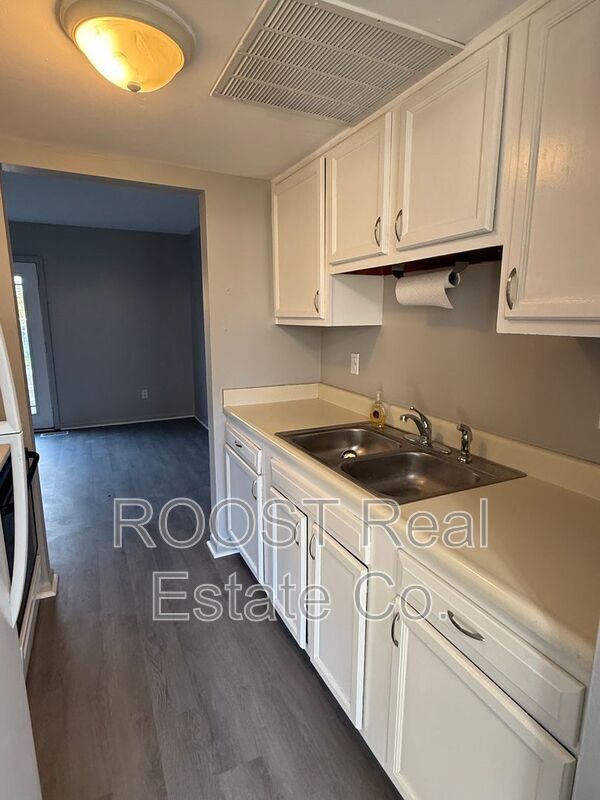 Building Photo - 6820-6826 Emerald Ave