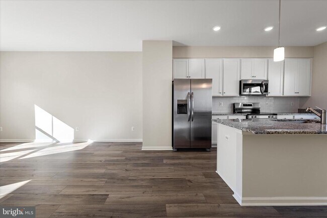 Building Photo - 409 18th Ave