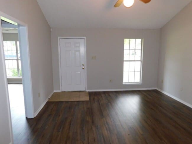 Building Photo - 1125 McGowan Dr