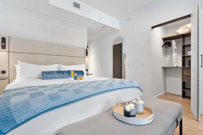 Building Photo - 398 NE 5th St