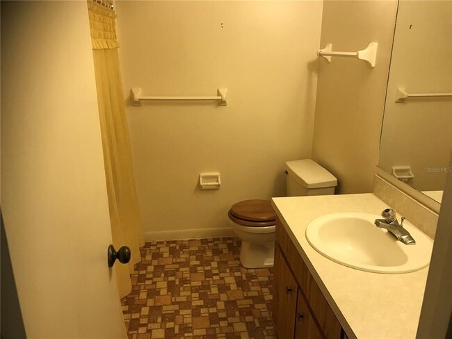 Building Photo - 2649 Surrey Ct