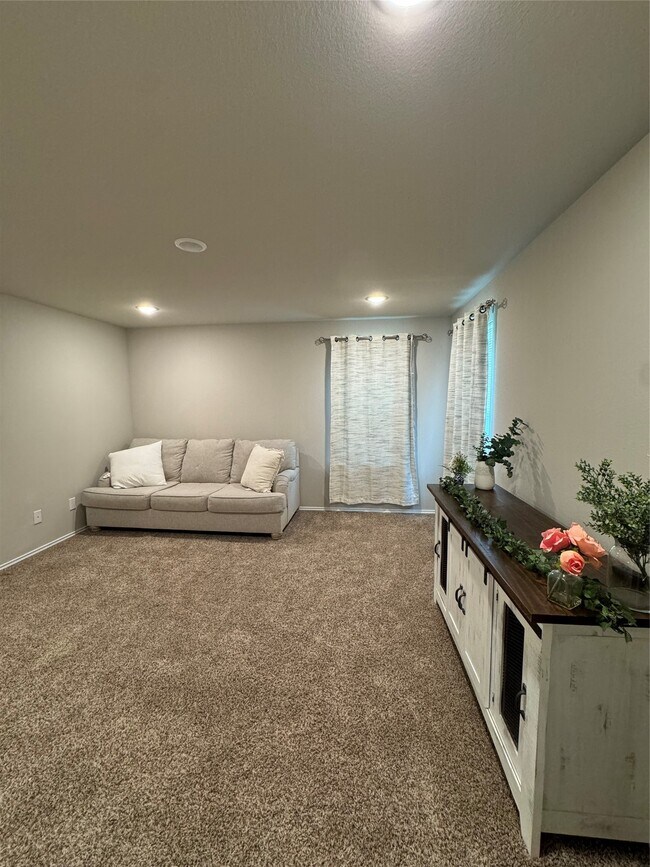 Building Photo - 710 Crystal River