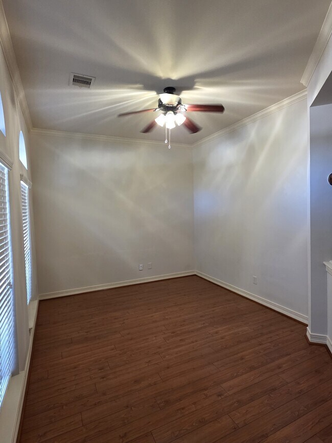 Building Photo - 7006 Paxton Ct