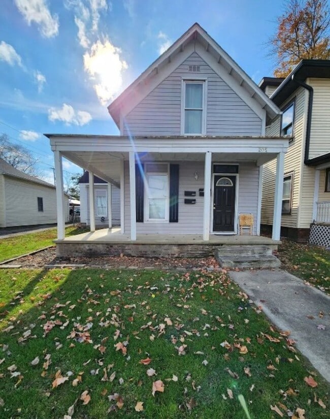 Building Photo - 205 E College St