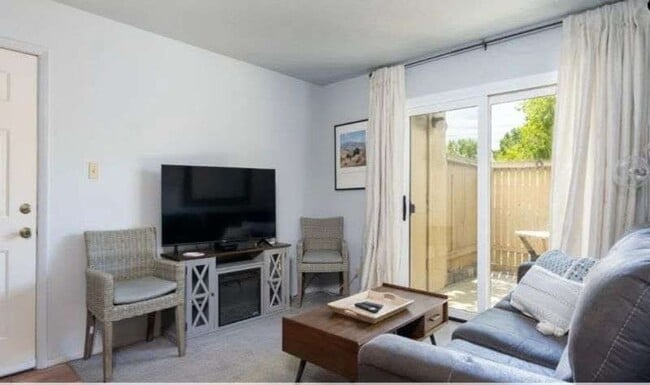 Building Photo - Beautiful Furnished Condo all utilites inc...