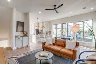 Building Photo - 300 Foch St