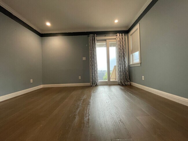 Building Photo - 619 Santa Florita Ave