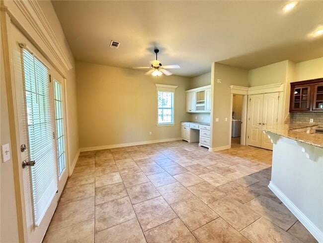 Building Photo - 609 N Tournament Dr