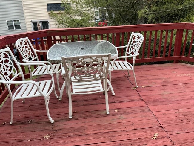 Building Photo - Very well maintained 3BR 2.5BA 3 level townhome located in the Milestone Community of Germantown