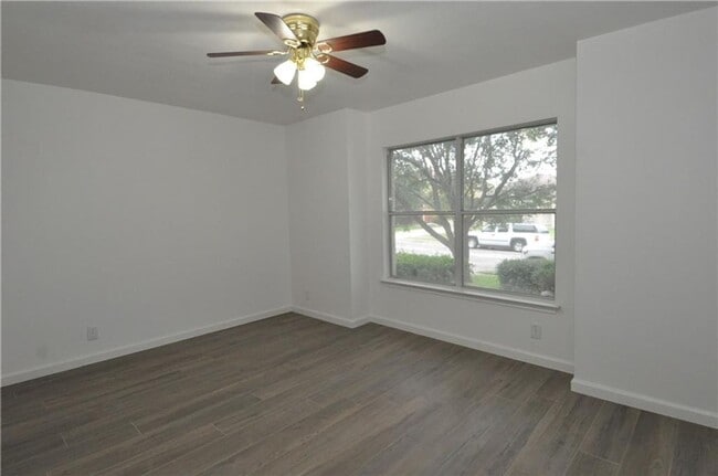 Building Photo - 1116 Porterfield Dr