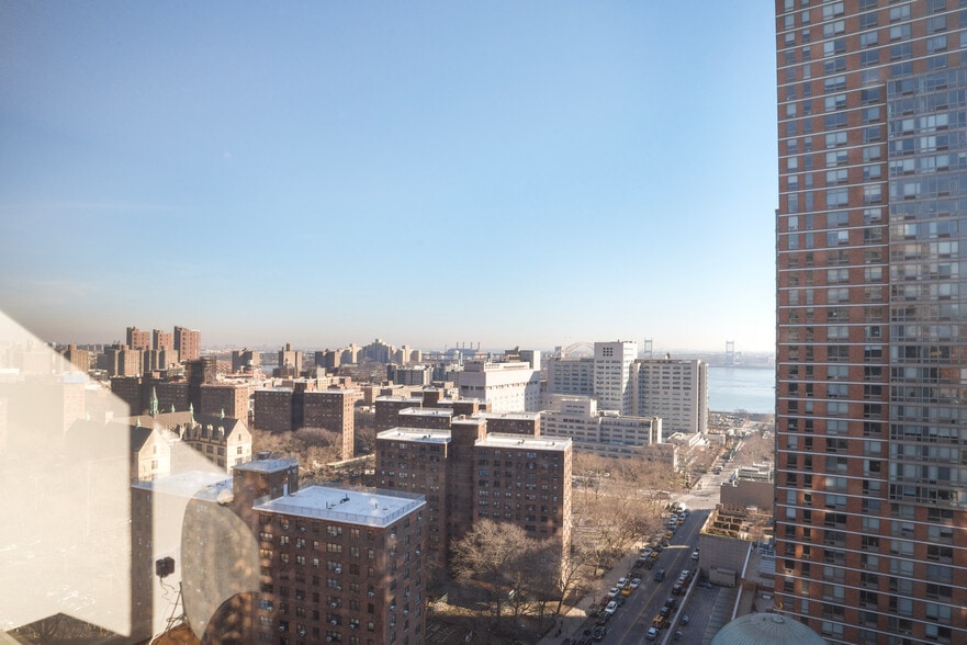 Building Photo - 30 Waterside Plaza