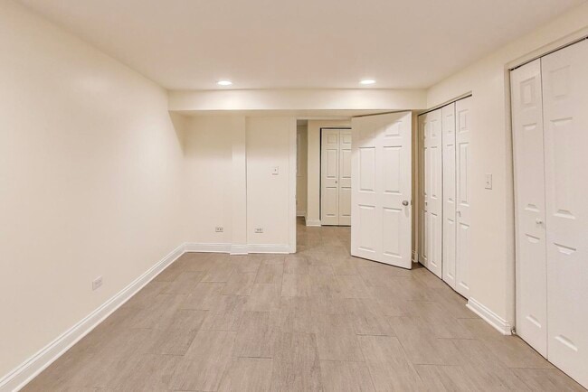 Building Photo - 3901 N Hamilton Ave