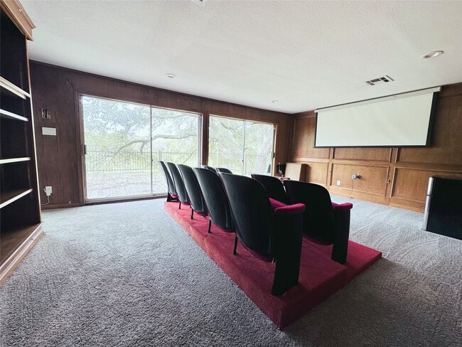 Building Photo - 3202 La Quinta Dr