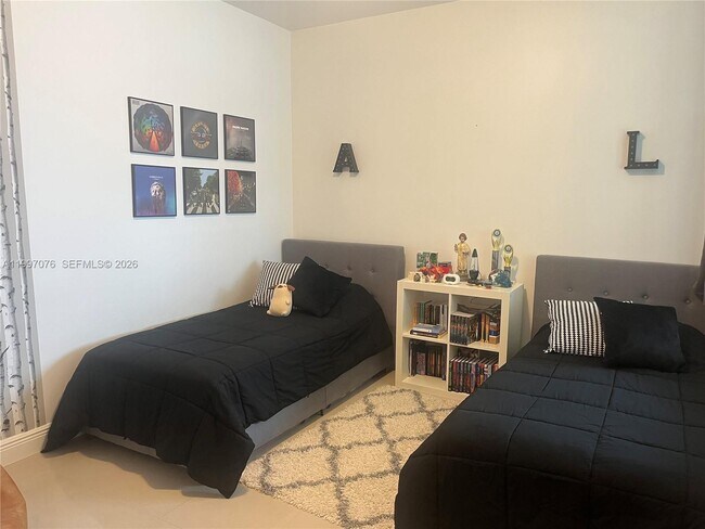 Building Photo - 3330 NE 190th St