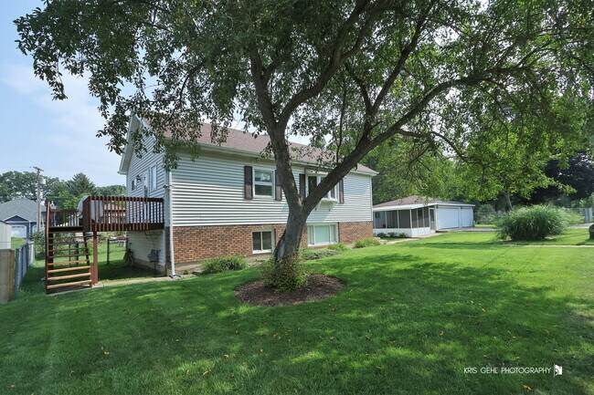 Building Photo - 26415 W Ingleside Shr Rd