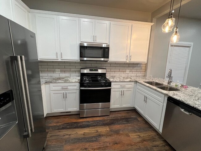 Building Photo - 1415 6th St