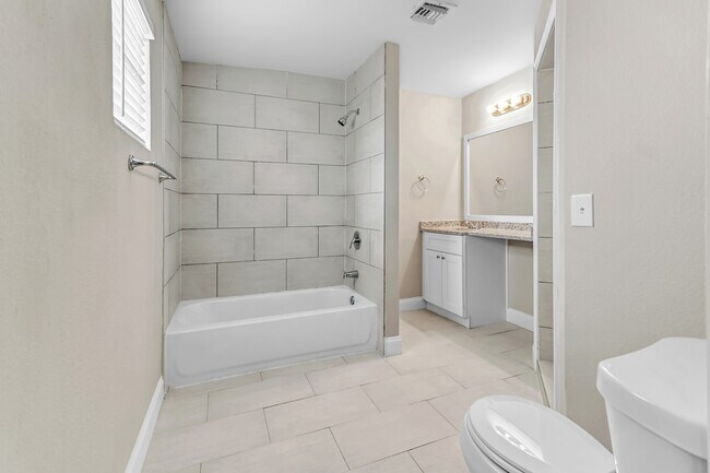 Building Photo - 319 Sw 9Th Ave