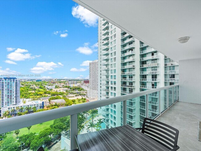 Building Photo - 1800 N Bayshore Dr