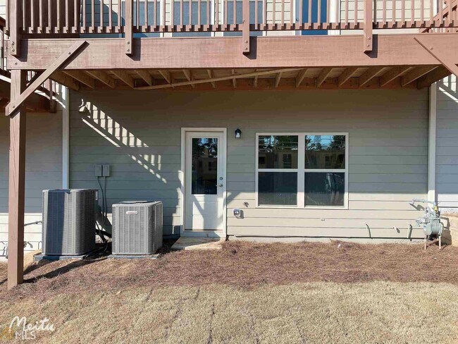 Building Photo - 1395 Live Oak Lane