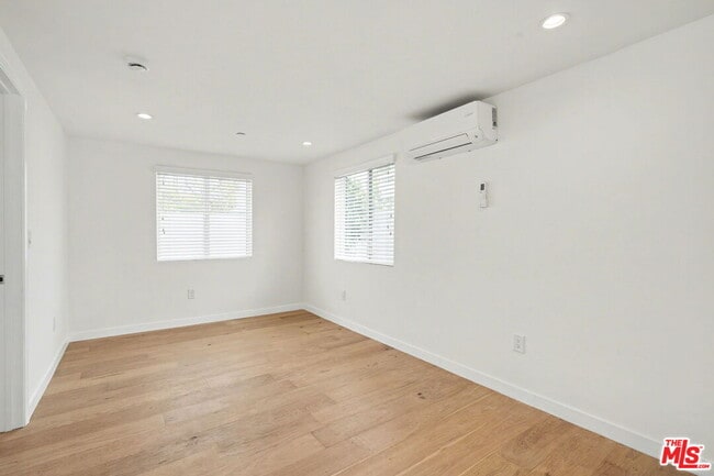 Building Photo - 7832 Croydon Ave