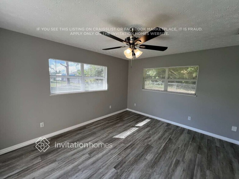 Building Photo - 2426 SE Renick Ave