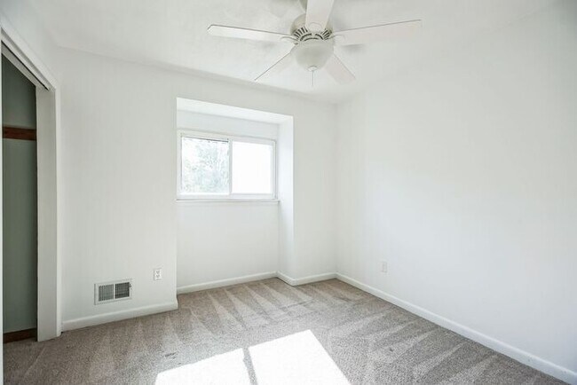 Building Photo - 12100 Silver Maple Dr