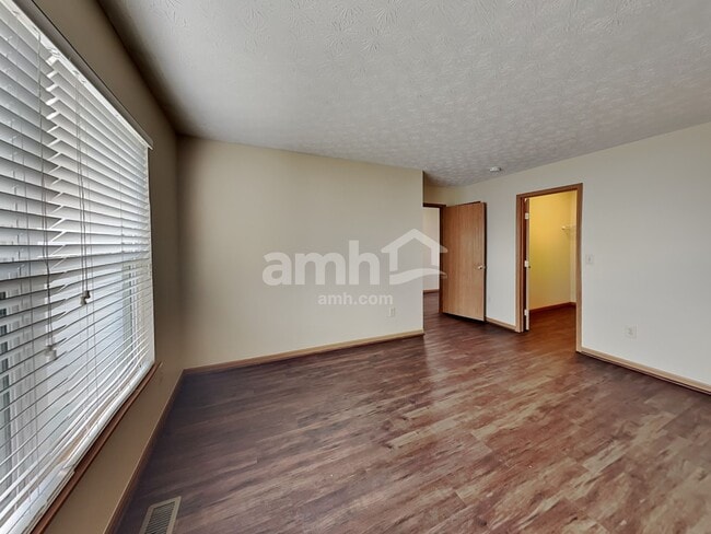 Building Photo - 461 Dover Pond Dr