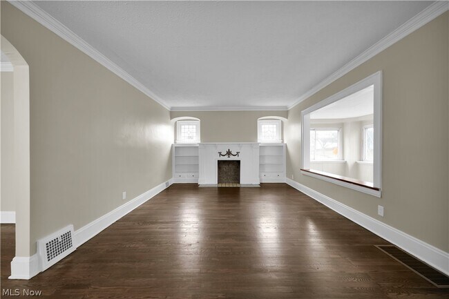 Building Photo - 11103 Lincoln Ave