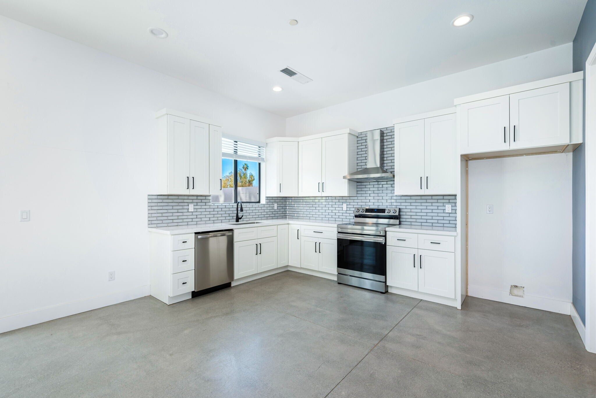 Building Photo - 74360 Goleta Ave