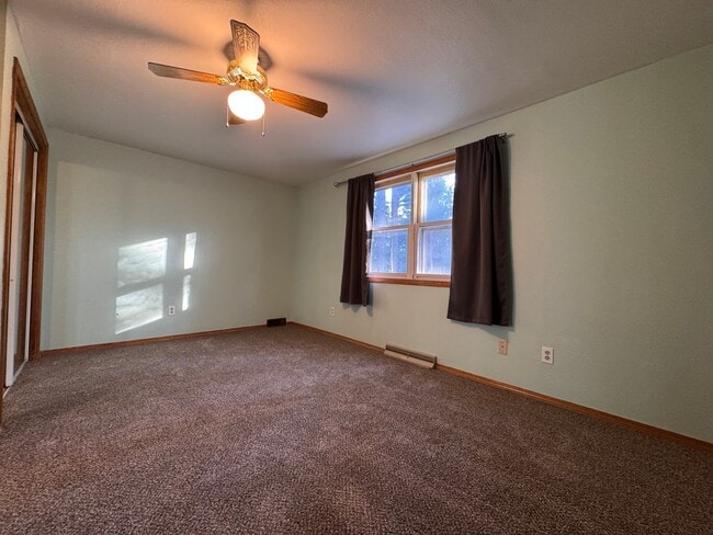 Building Photo - HOUSE FOR RENT IN THE JANESVILLE SCHOOL DI...