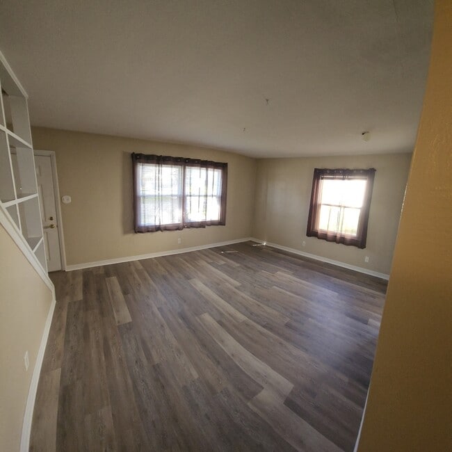 Building Photo - 1529 Myrtle Ave