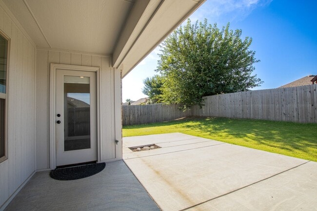 Building Photo - New Home in Moore For Rent