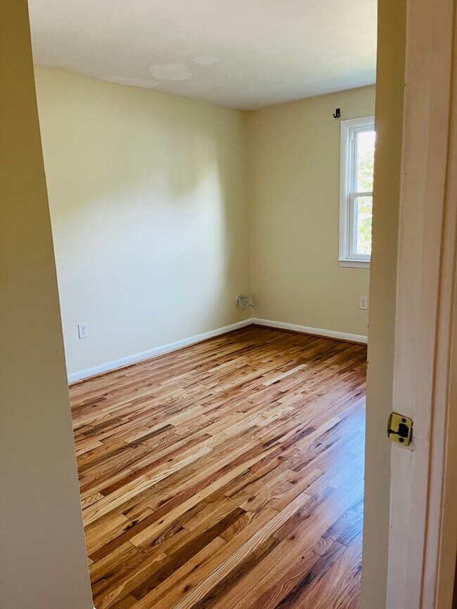 Building Photo - 2 Wimbledon Ln