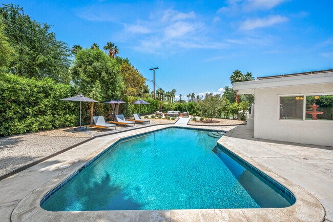 Building Photo - 43795 Acacia Dr