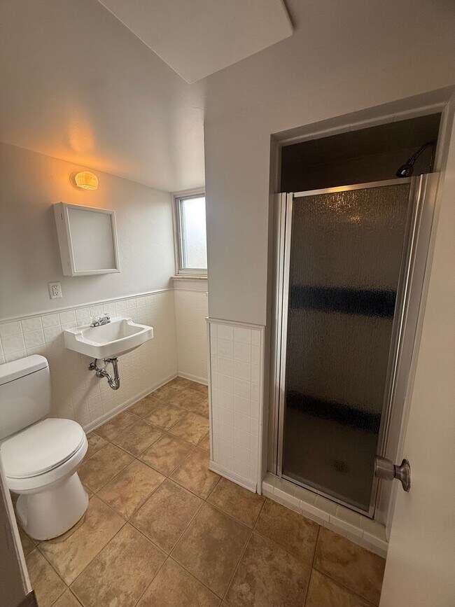 Building Photo - $0 DEPOSIT OPTION, CHARMING 3 BED 2 BATH TRADITIONAL HOME!! HUGE YARD, STEPS FROM PEORIA STATION