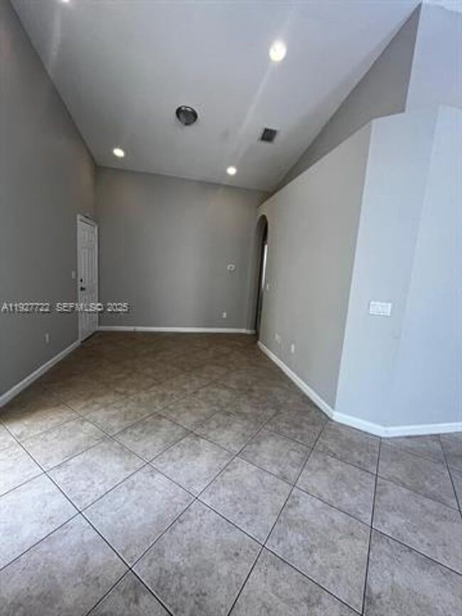 Building Photo - 2219 Portofino Ave