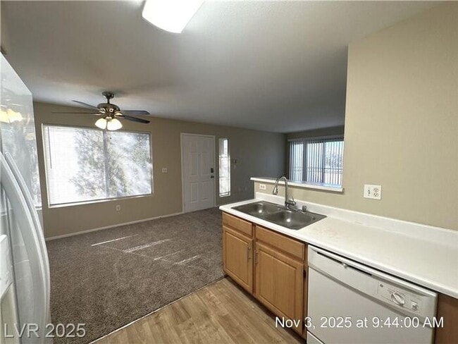 Building Photo - BRIGHT 2ND FLOOR UNIT IN SOUTHEAST GATED C...