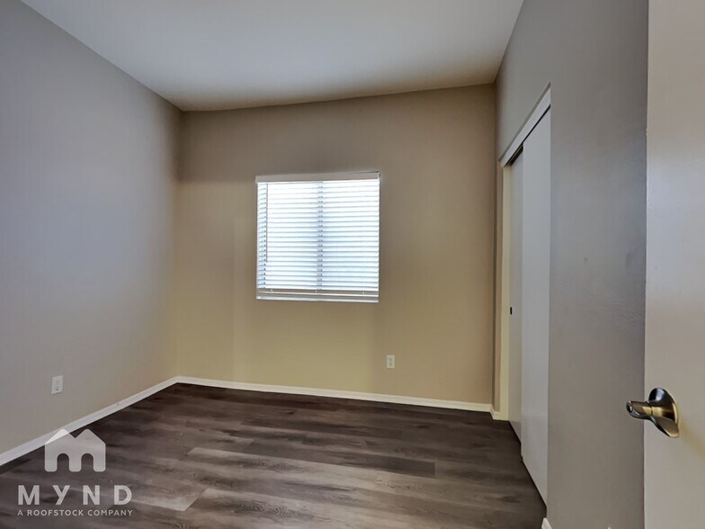 Building Photo - 2607 S 156th Ave