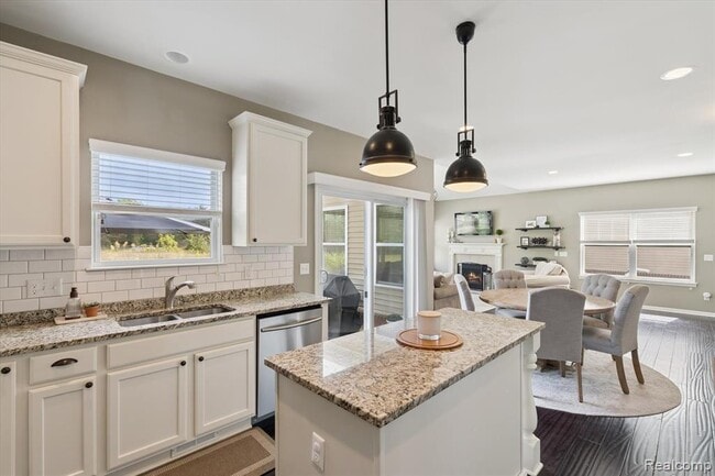 Building Photo - 26422 Elk Run E
