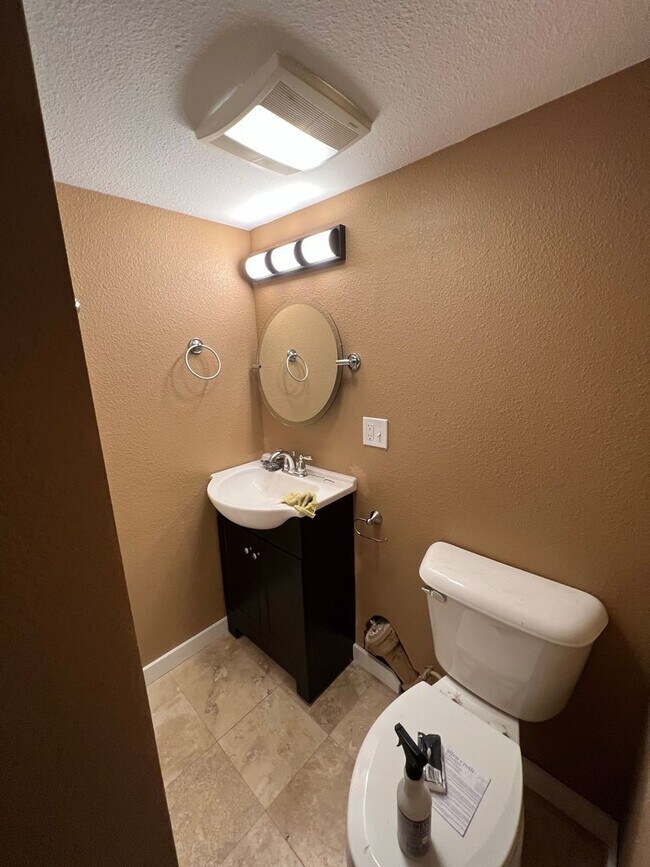 Building Photo - 624 N 3rd St