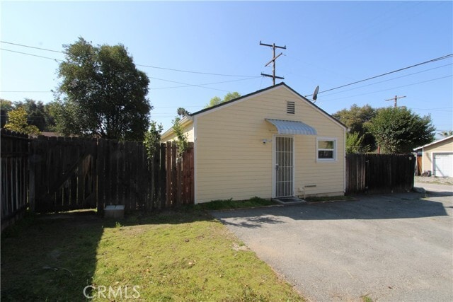 Primary Photo - 915 N University St
