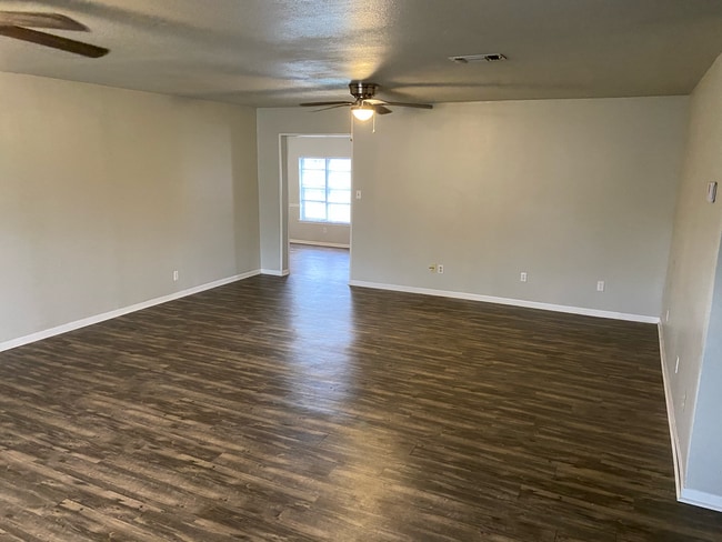 Building Photo - 211 N Avenue T