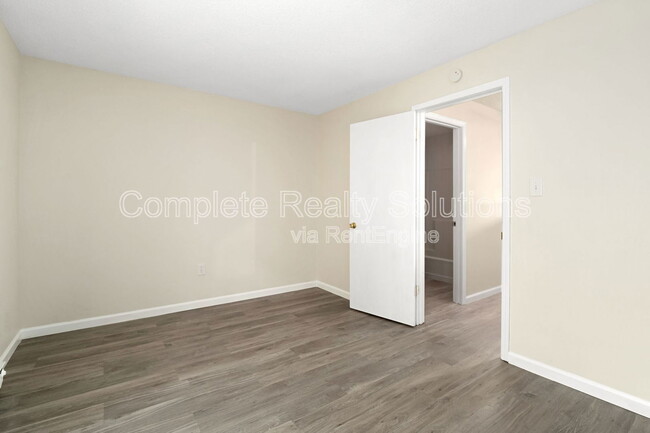 Building Photo - 790 Country Aire Ct