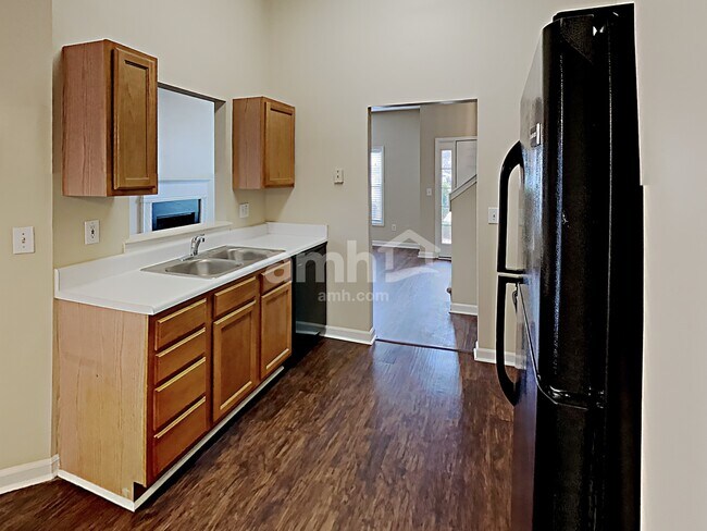 Building Photo - 4865 Lake Park Ln