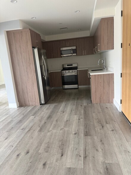 Building Photo - 5923 Laurel Canyon Blvd