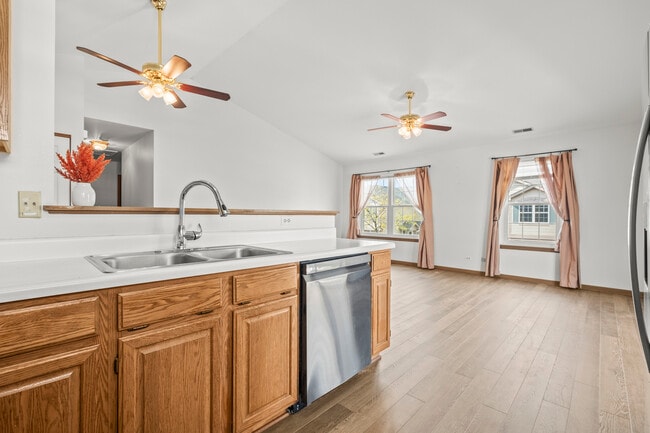Building Photo - 7059 S Stratton Ln