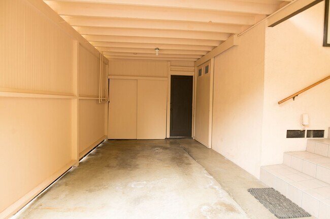 Building Photo - 3 Bedroom 2 Bathroom Home in Mission Canyon